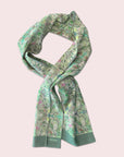 Sjaal Gordons Flowers van Ottimare voor dames en heren, handgemaakt met blinde zoom van TENCEL met bloemen in groene kleurstelling met roze en aqua accenten