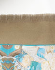 Detail van de franje van Satijnen Tencel unisex sjaal van Ottimare met Thangka dansers naar het olieverf schilderij. Handgemaakt in Nederland in beige geelgoud en blauw