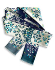One side of this Ottimare frilly scarf is deep navy blue with a dark teal green fringe. Hand-made in the Netherlands.