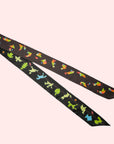 Extra lange designer sjaal in cravatte stijl van Ottimare in twee kleuren choclade bruin. Multi functioneel te dragen. Op deze foto de koele kleuren (blauw groen).