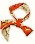Tencel tangram sjaal van Ottimare met oranje en zandkleurige achtergrond en groene en grijze figuren. Handgemaakt in Nederland