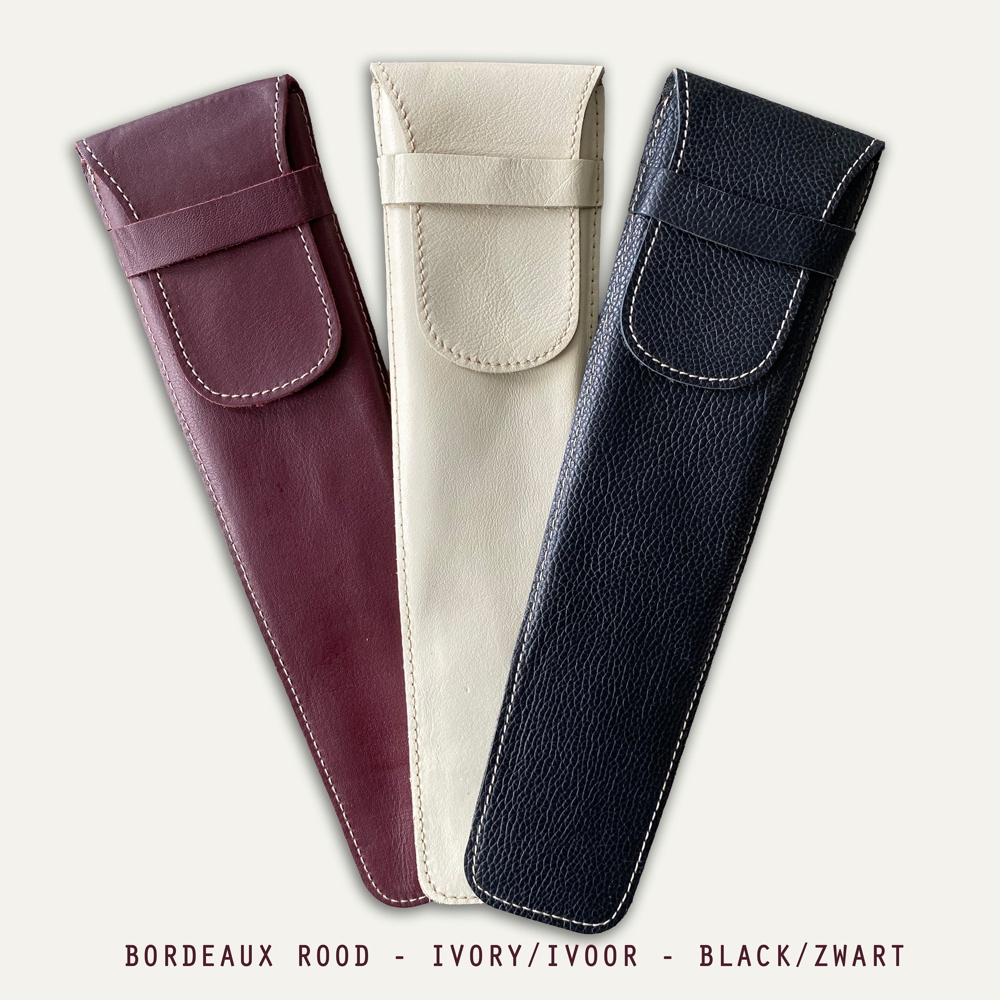 Leren etui hoesje voor opbergen van een waaier. Gemaakt voor een handwaaier tot 23 cm. In bordeaux rood, ivoorwit en zwart. Artisanaal gemaakt in Spanje.
