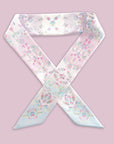 Ottimare twilly dames sjaaltje met met jasmijn bloemen van twill kunst zijde in pastel kleuren met blauw, roze, lila, groen. Handgemaakt in Nederland